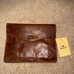 ~*NWT*~ Patricia Nash Rich Brown Leather Pouch